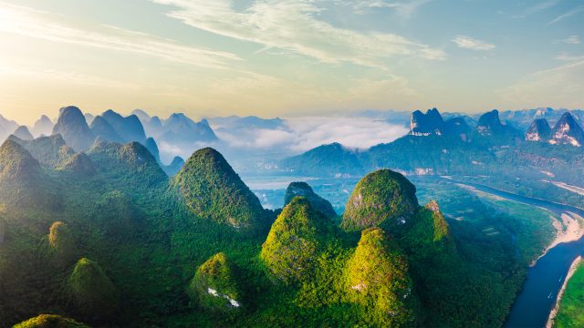 桂林喀斯特山脉风景桌面壁纸