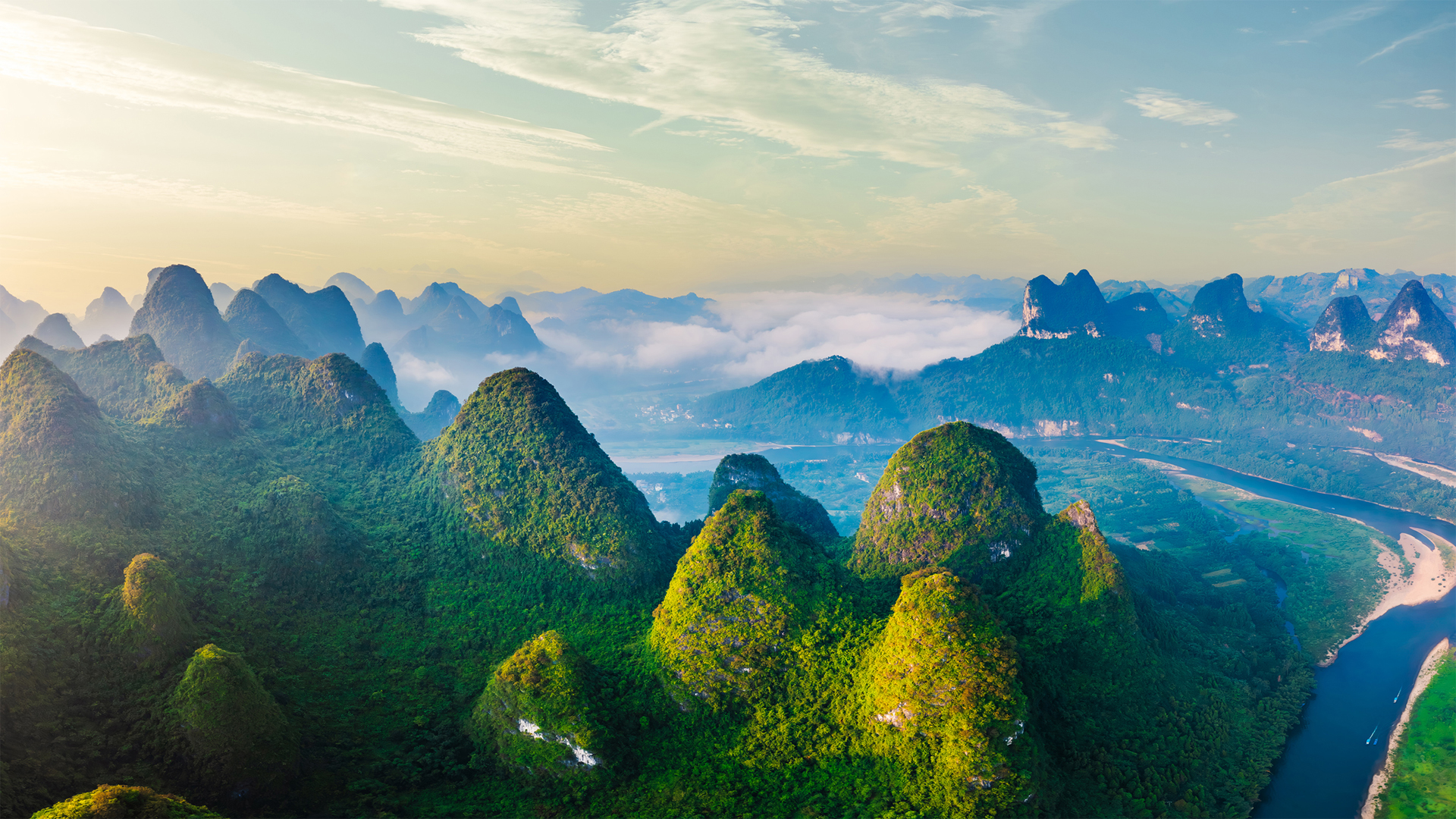 桂林喀斯特山脉风景桌面壁纸