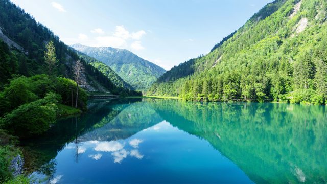河流树林山水倒影风景桌面壁纸